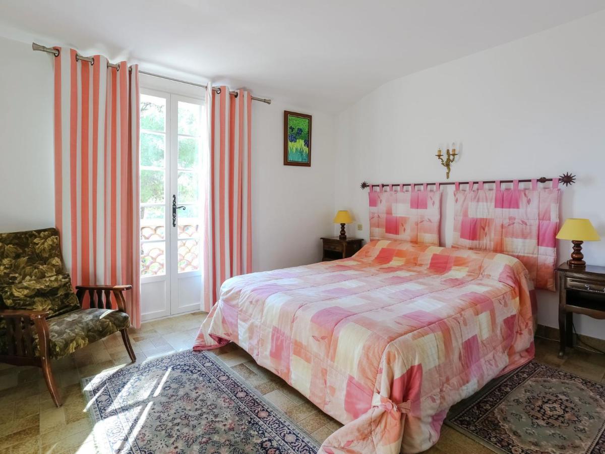 Snug Holiday Home In Bormes Les Mimosas With Pool Exterior photo