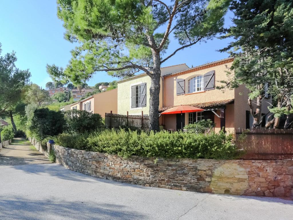 Snug Holiday Home In Bormes Les Mimosas With Pool Exterior photo